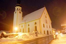Die Jochberger Kirche bei Nacht